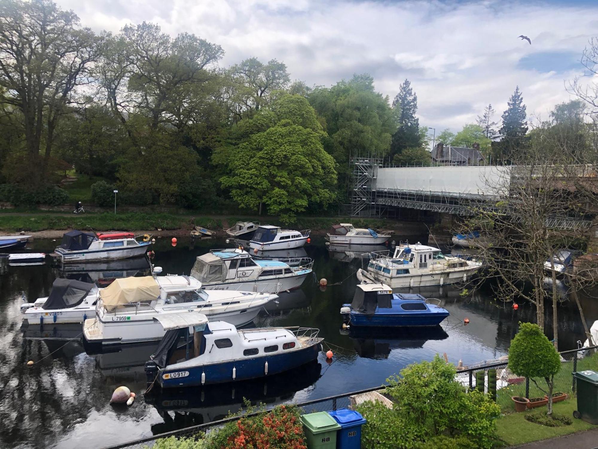 Loch Lomond Riverside Apartments A Balloch Bagian luar foto